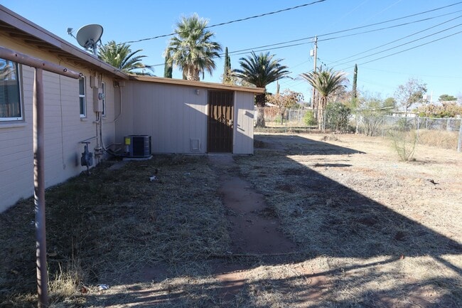 Building Photo - Great home Great price