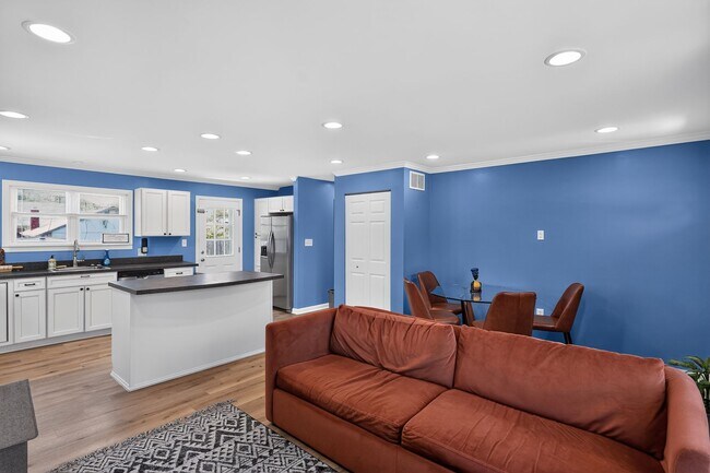 Building Photo - Updated Single-Family Home for Rent in Fairlawn