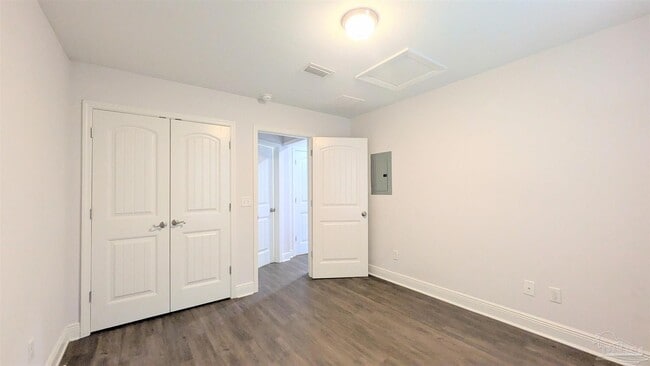 Building Photo - 313 N Navy Blvd