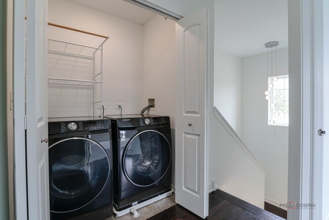 Building Photo - 667 W Hickory St