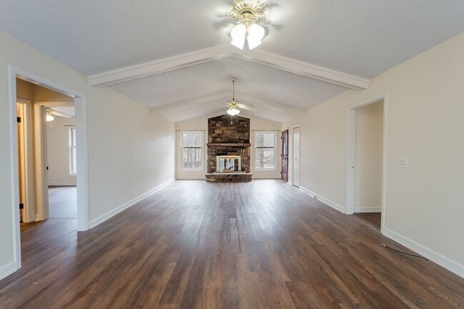 Building Photo - 3 Bed, 2 Bath with a beautiful view of the wooded back yard!!