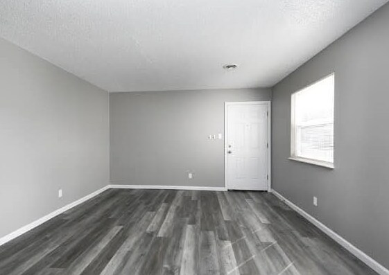 Building Photo - 303 Cedarview Ct