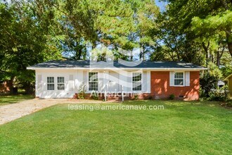 Building Photo - 2607 Sedgefield Dr