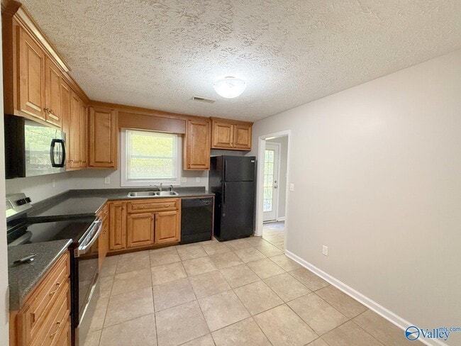 Building Photo - 160 Lewis Ln