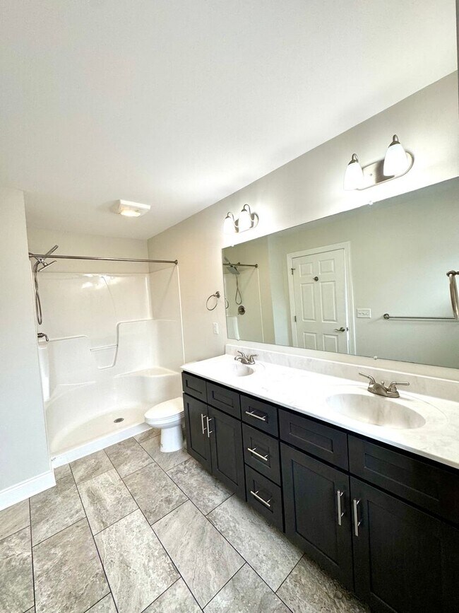 Building Photo - End Unit Townhouse for rent in Bluestone H...