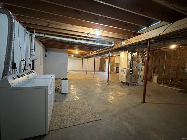 Building Photo - 1830 E Thornton Dr