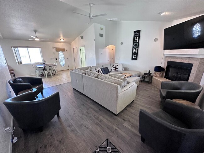 Building Photo - 5087 Emerald River Dr