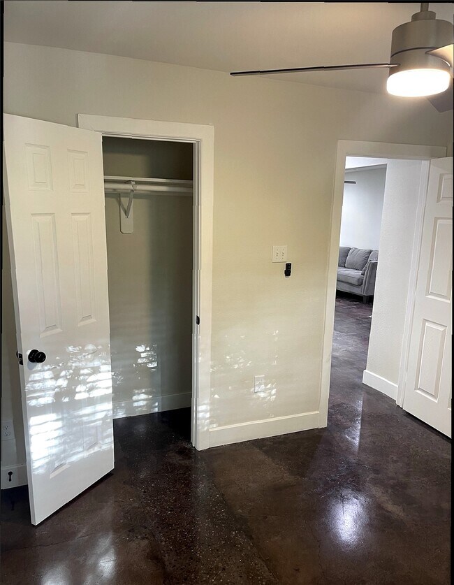 Building Photo - 618 E 40th St