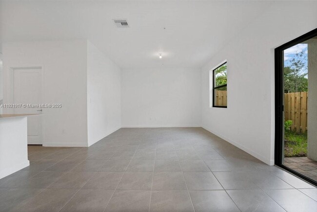 Building Photo - 286 SW 159th Dr