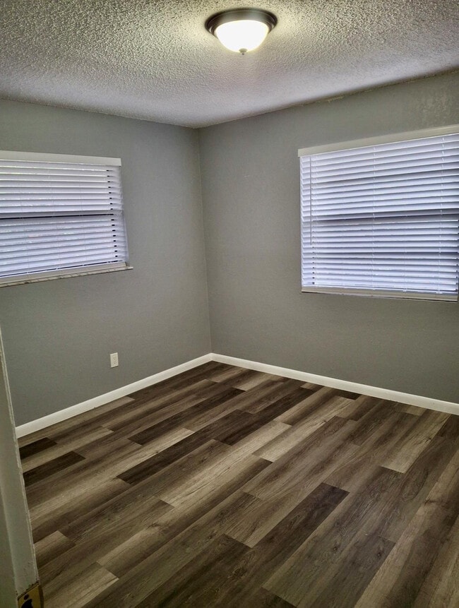 Building Photo - 910 Wagner Pl