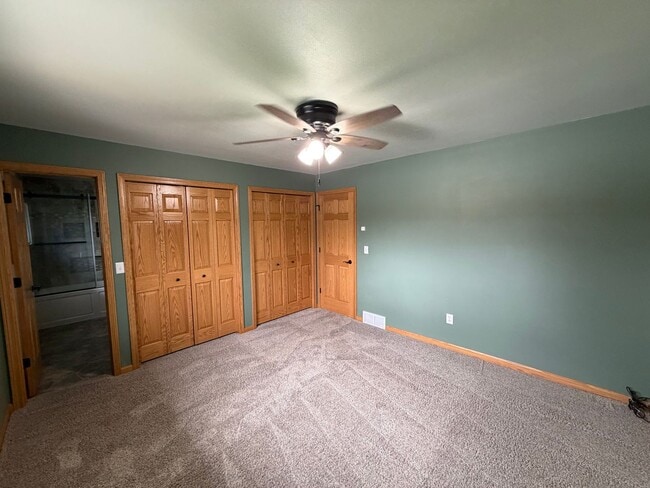 Building Photo - 5 Bed 2 Bath Single Family Home in Marshfield