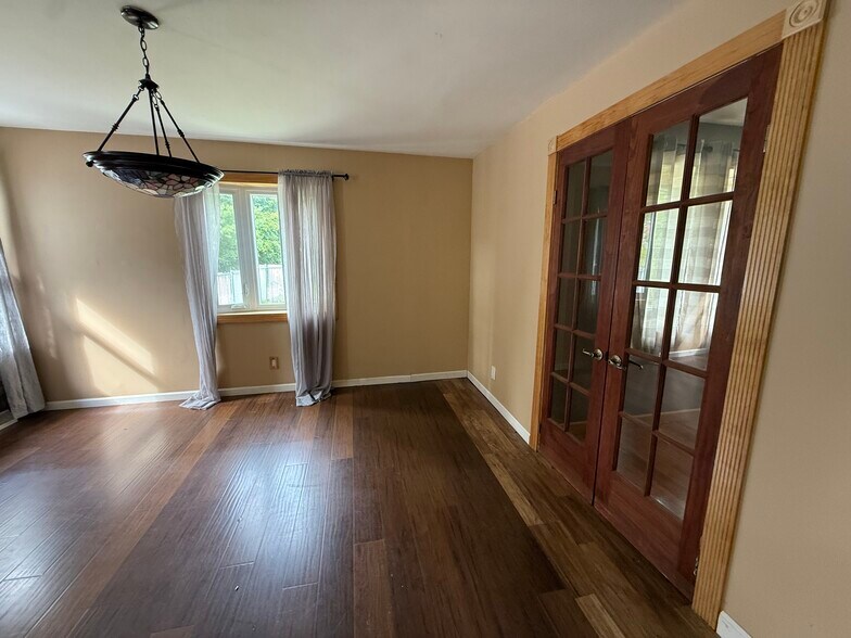 dining room - 28 Lake Rd