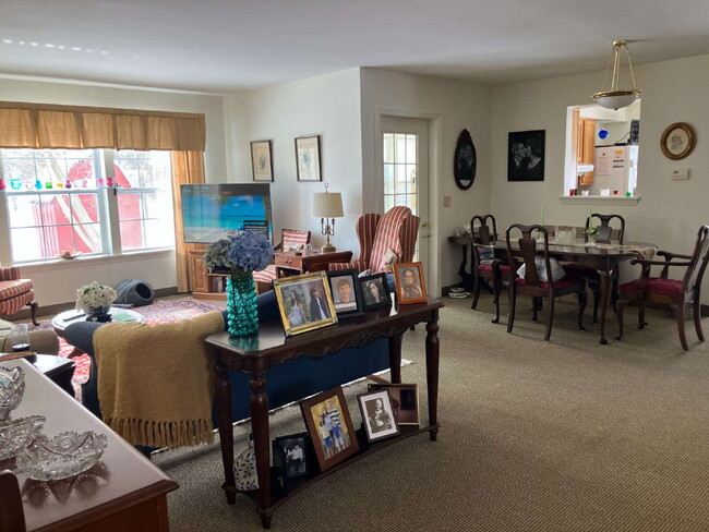 Building Photo - 2 Bedroom, Office and 1.5 bath in the Village of Fairport - Available May 2026! $2,650/month