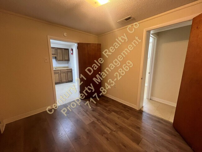 Building Photo - One Level Two bedroom home in York Suburban School District