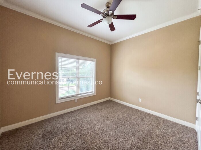 Building Photo - 21208 Oak Dale Dr