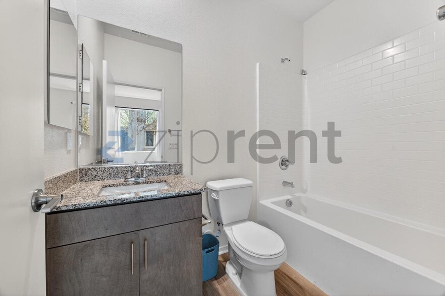 Building Photo - 5252 Beachfront Cove