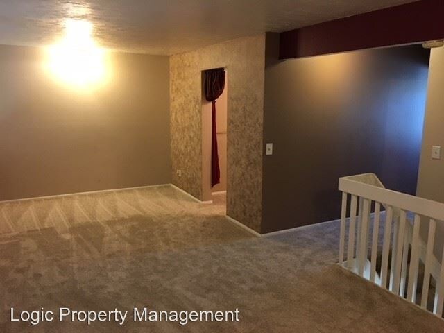 Building Photo - 435 E Creekside Cir