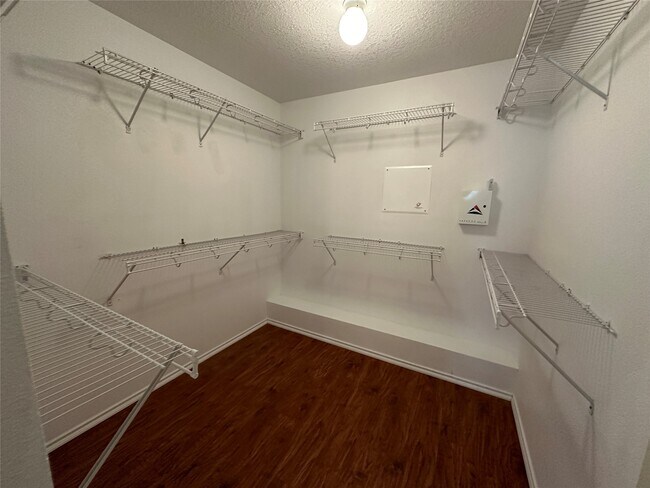 Building Photo - 14915 Sugar Sands Dr