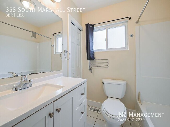 Building Photo - 358 S Marshall St