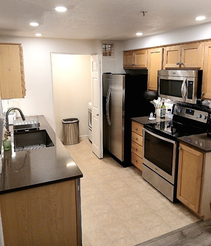 Building Photo - 720 NW 185th Ave