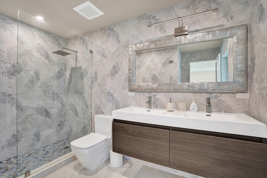 Primary Bath - 1673 Bel Air Ave