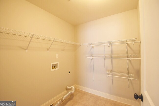Building Photo - 606 Blackburn Ln