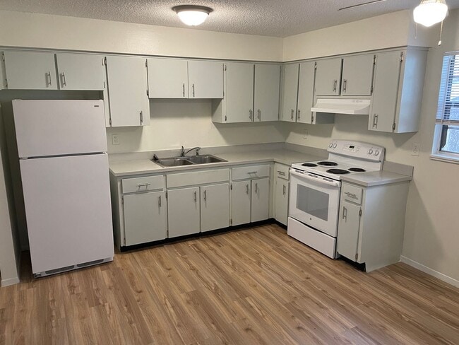 Building Photo - 5602 Montana Ave