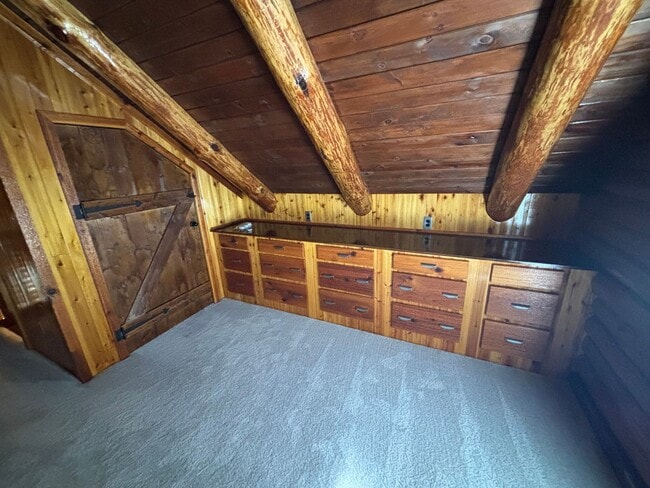 Building Photo - Log home in quiet setting