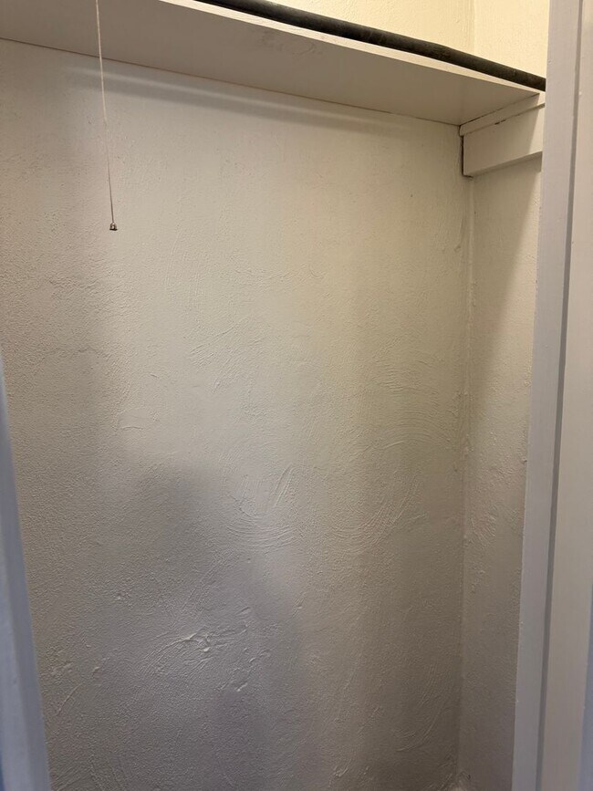 Building Photo - 316 Columbia Dr SE