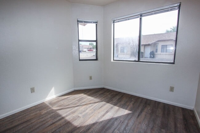 Building Photo - 8460 E Lakeshore Dr