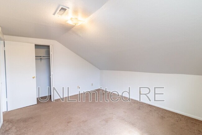 Building Photo - 611 W Grand Canyon Ave