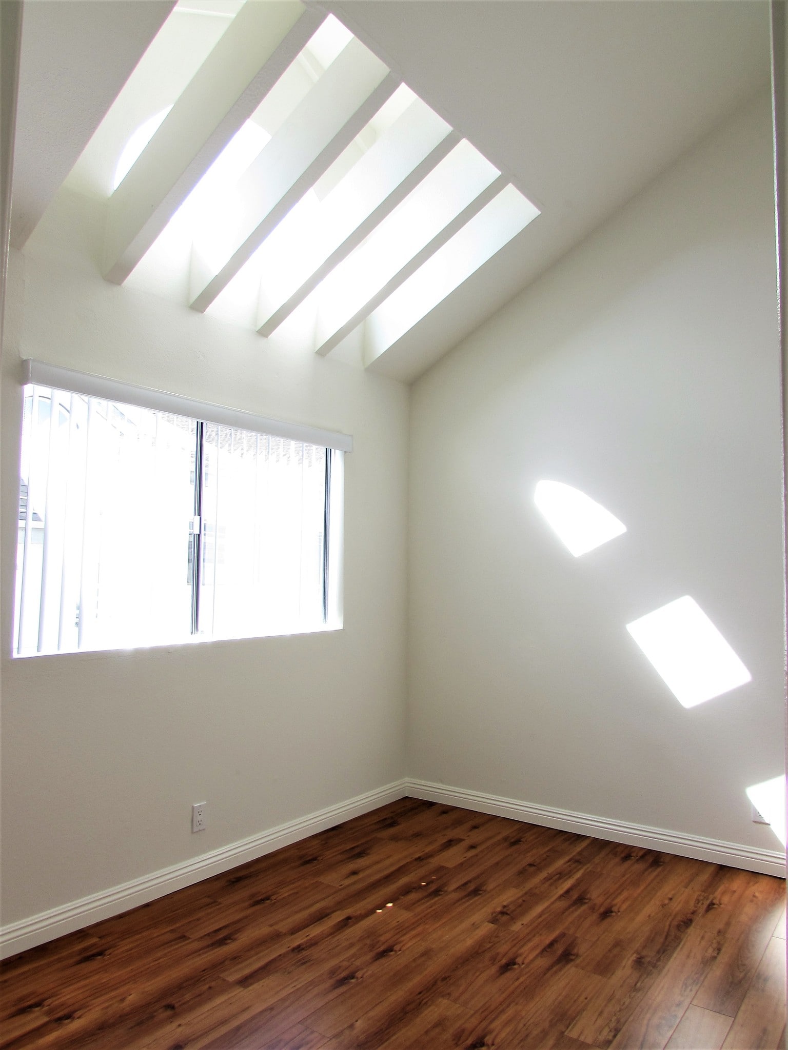 Building Photo - 1141 N Columbus Ave