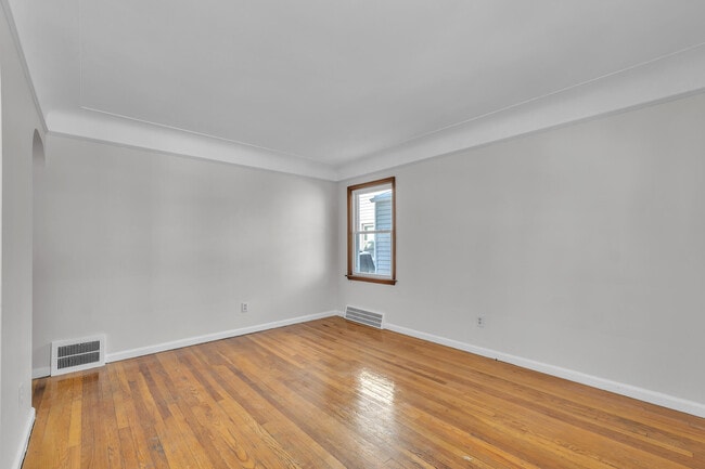 Building Photo - 11319 Tecumseh Ave