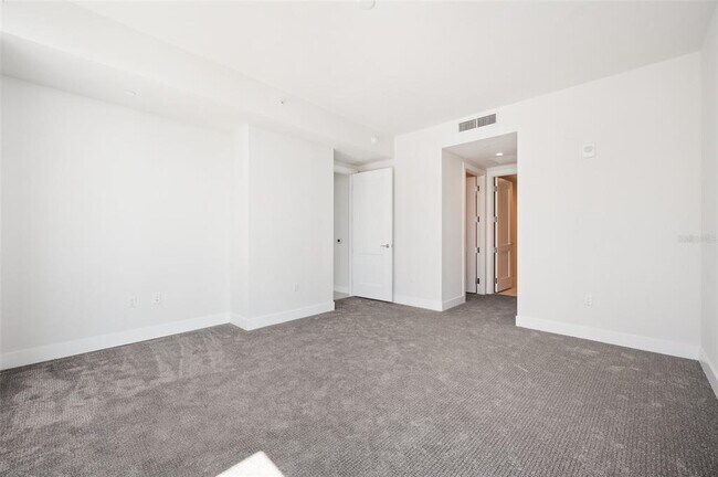 Building Photo - 301 1st St S