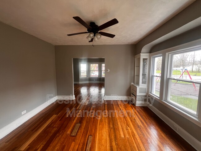 Building Photo - 3402 E 145th St