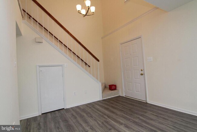 Building Photo - 9008 Sandalwood Dr