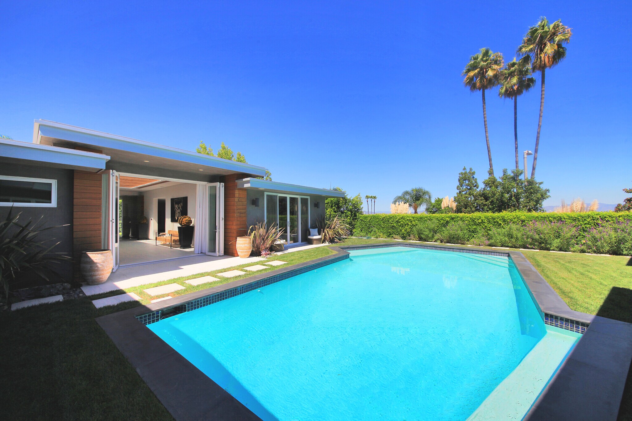Building Photo - 3054 Elvido Dr