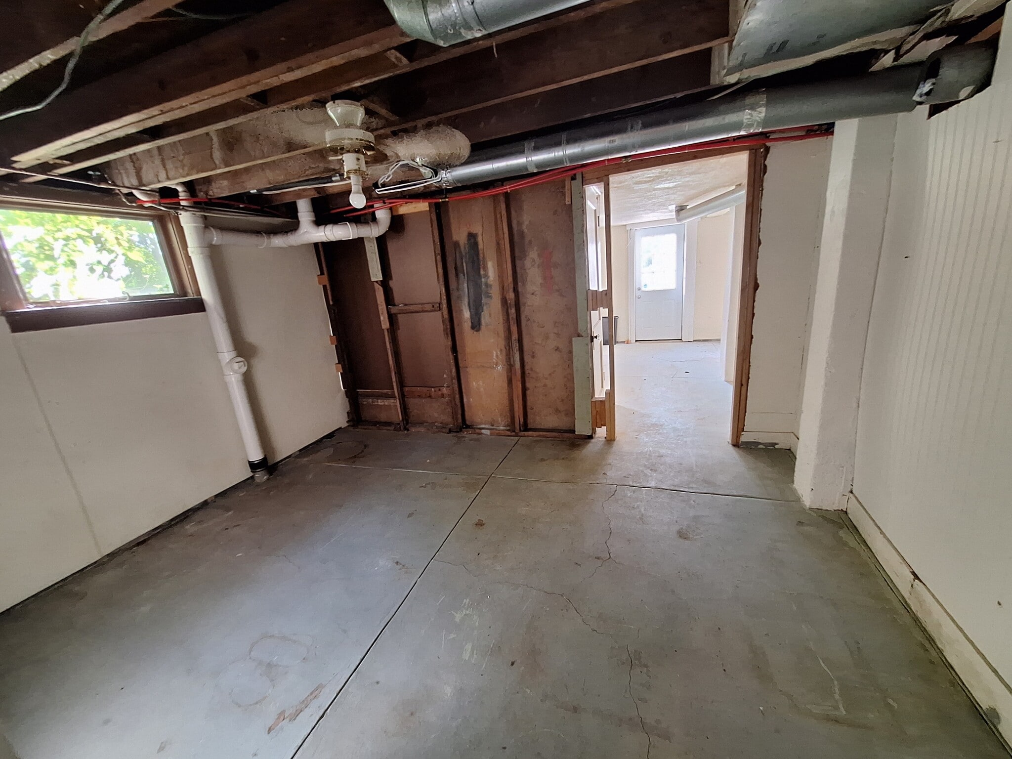 Basement rooms - 2908 Wurtele Ave