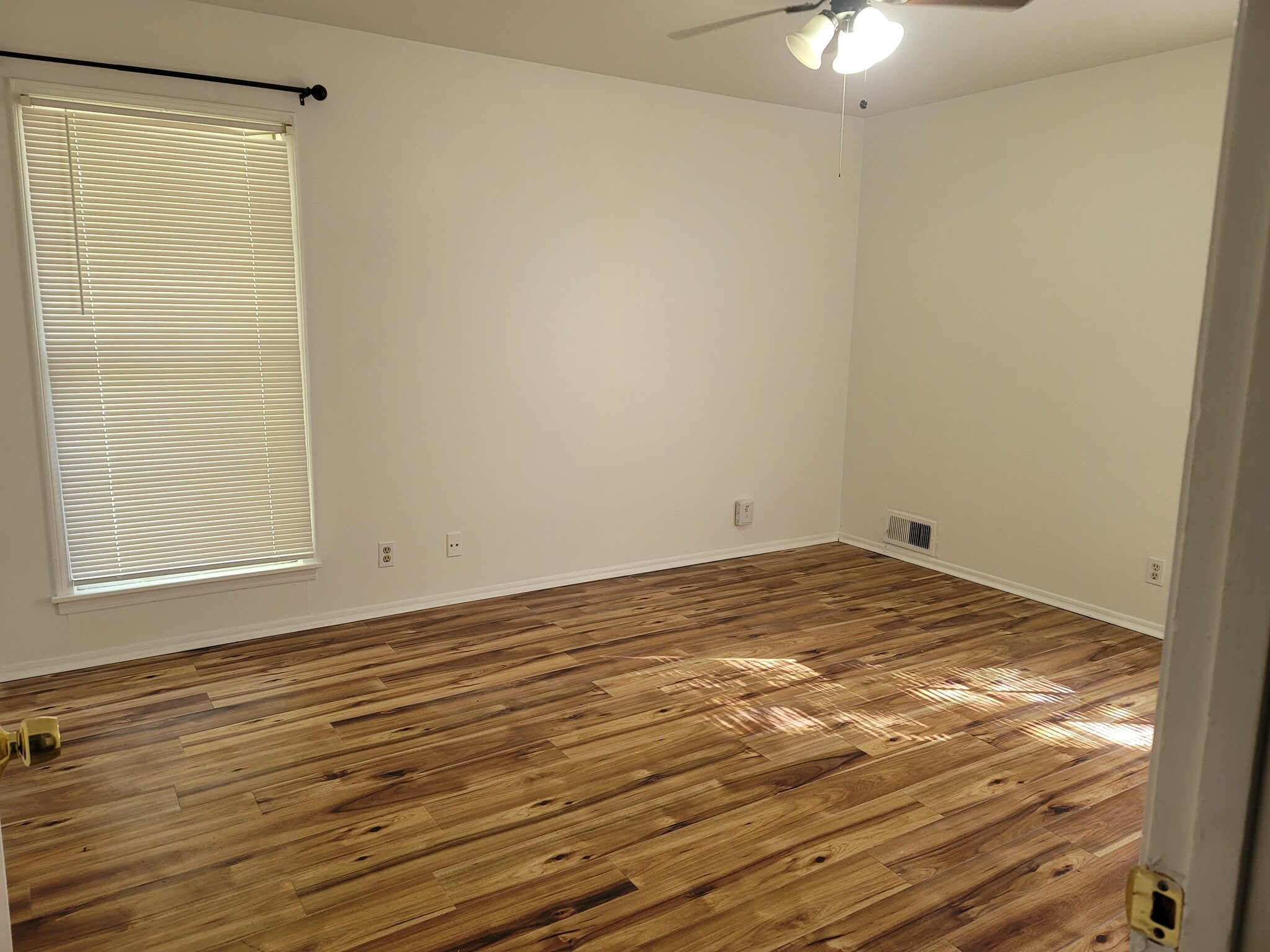 Master Bedrm - 7945 Habersham Ln