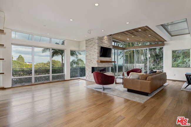 Building Photo - 1625 N Crescent Heights Blvd