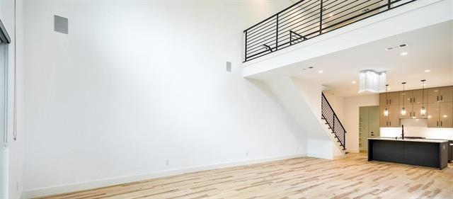 Building Photo - 2318 Arroyo Ave