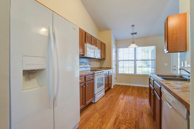 Building Photo - 454 Hainesworth Dr