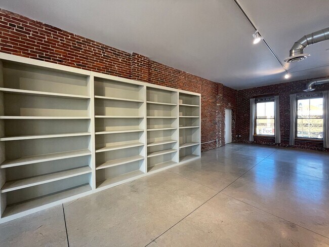 Building Photo - 54 Old Granite St