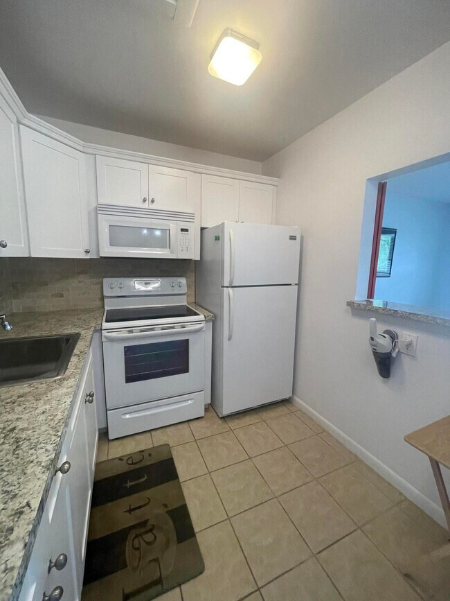 Building Photo - 474 Tilford V