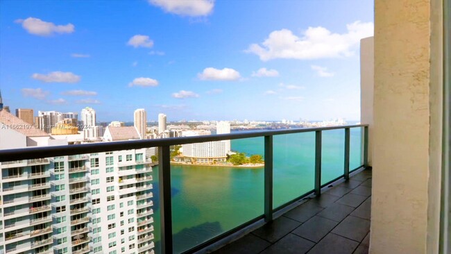 Building Photo - 1155 Brickell Bay Dr