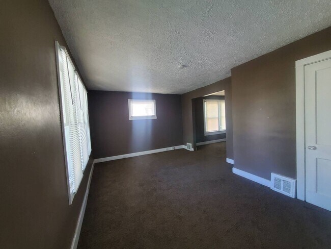Building Photo - Charming 3-Bedroom Single-Family in Cleveland – Spacious, Comfortable & Move-In Ready!