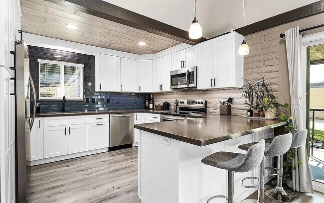 Building Photo - 22400 Canyon Club Dr
