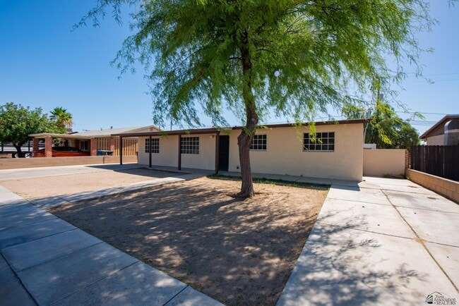 Building Photo - 2645 S Nogales Ave