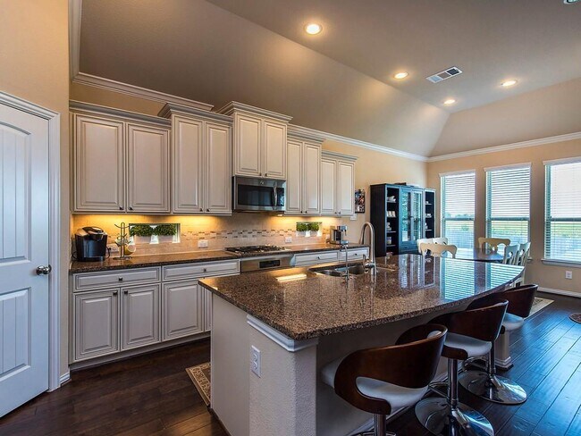Building Photo - 3205 Cotton Blossom Way