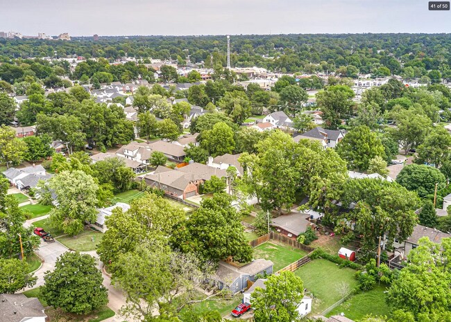 Building Photo - 2 Bed | 2 Bath in Midtown!